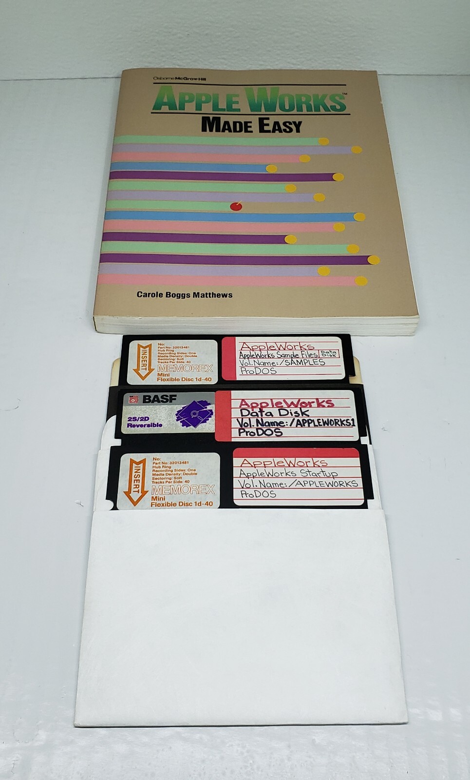 AppleWorks Made Easy  Book 203 pages Carole Boggs Matthews 1985 Untested Disks