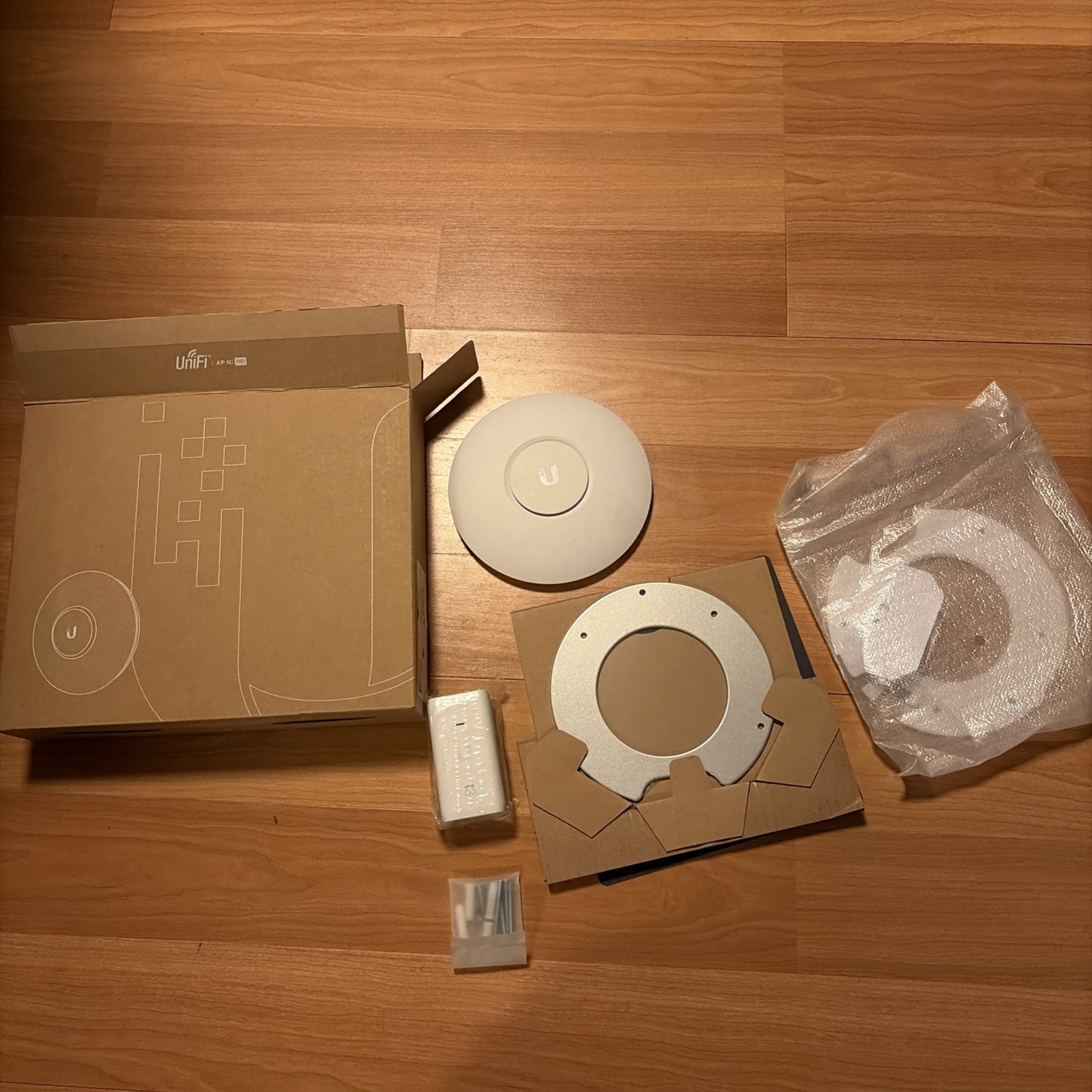 Ubiquiti UniFi AP AC Pro UAP-AC-PRO-US Wireless Access Point with Poe Adapter