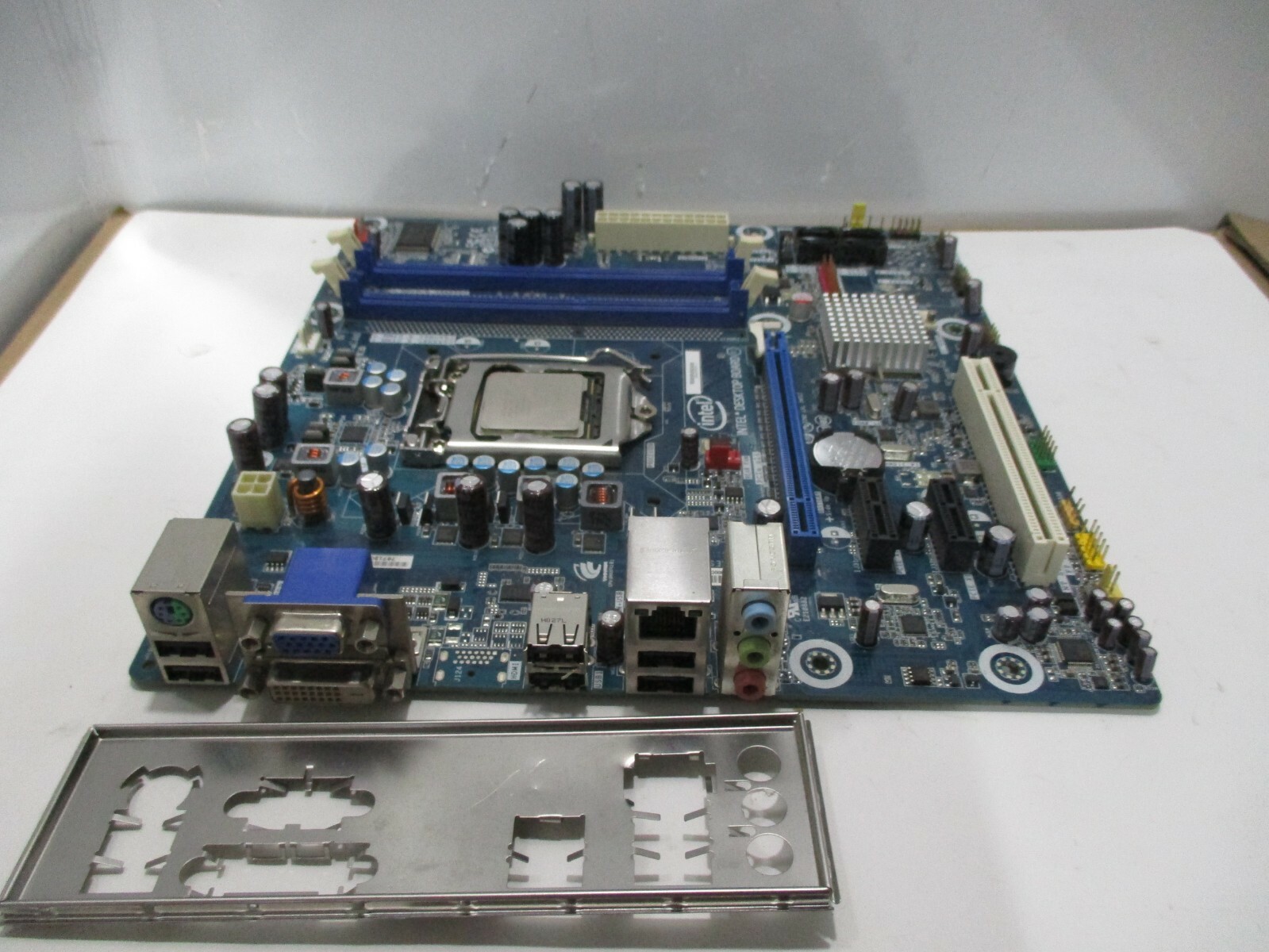 Intel DH55PJ E93812-302 Desktop Board Socket LGA1156 w/ Back Plate w/ I5-650