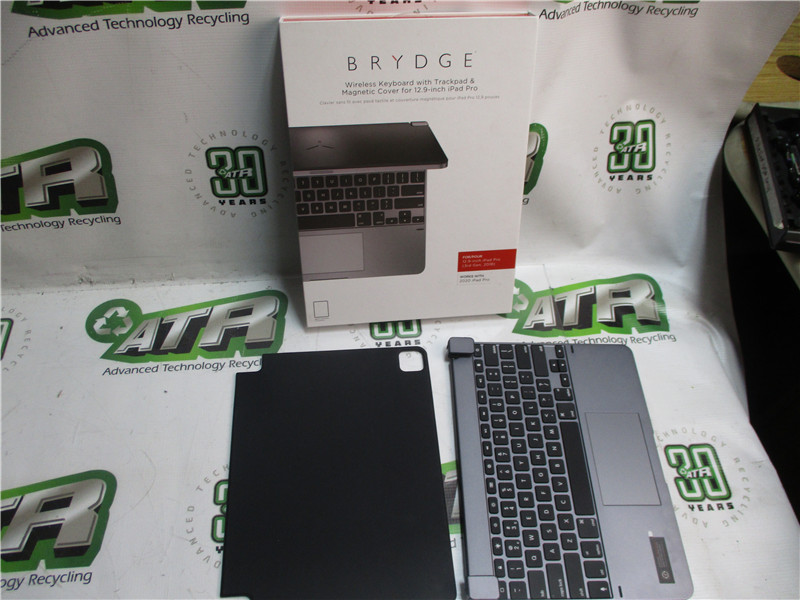 Brydge BRYTP6022 Wireless Keyboard with Back Cover Bluetooth Good Condition