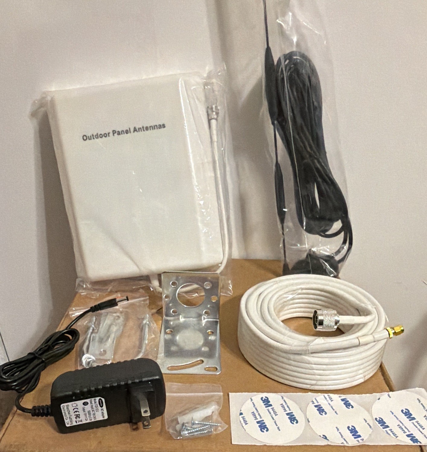 Outdoor Panel Antenna Kit for Router 698-2700MHz White Wired Coax