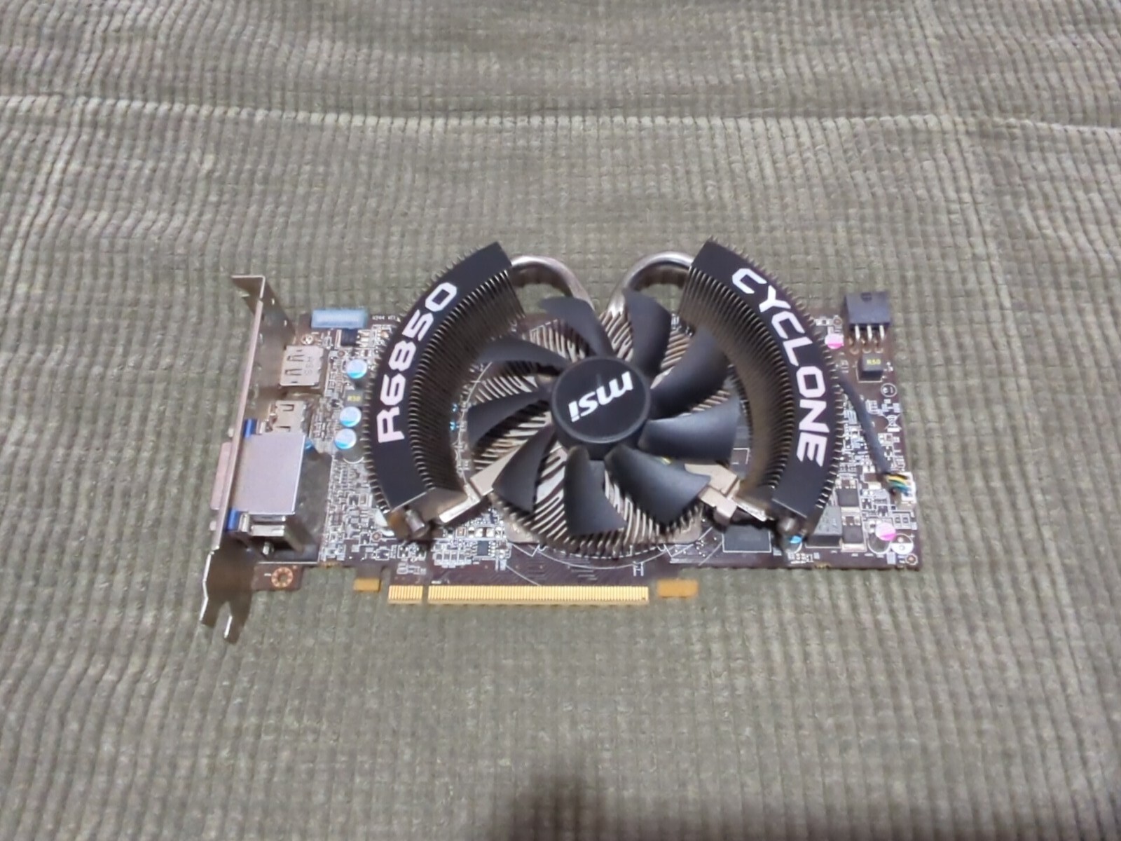 MSI R6850 CYCLONE "POWER EDITION" IGD5 1084 MHZ GRAPHICS CARD
