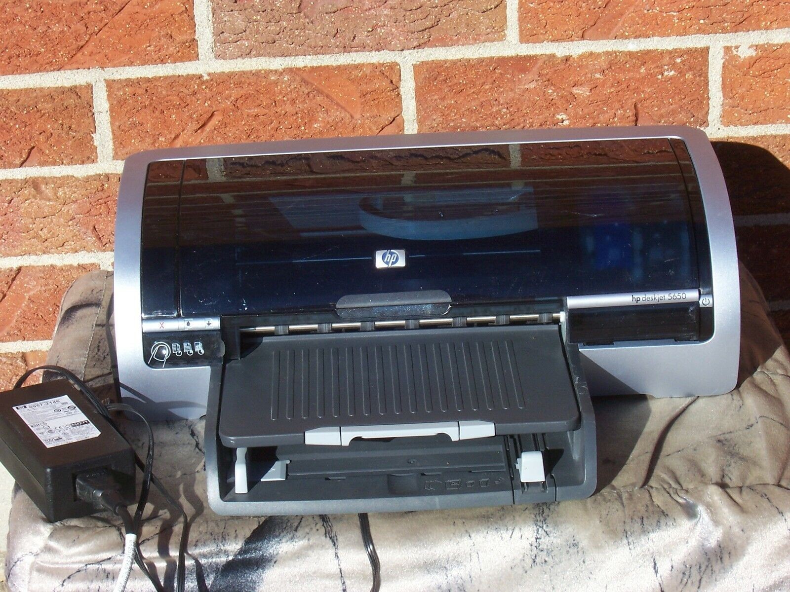 HP DeskJet 5650 Color Inkjet Printer With Both USB And Ports Only 17856 Page Cou