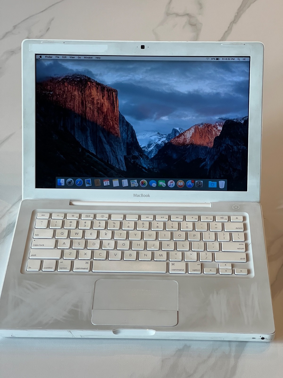 2009 Apple MacBook 13" Core 2 Duo 2.13GHz 2GB RAM 160GB HDD - No Power Adapter