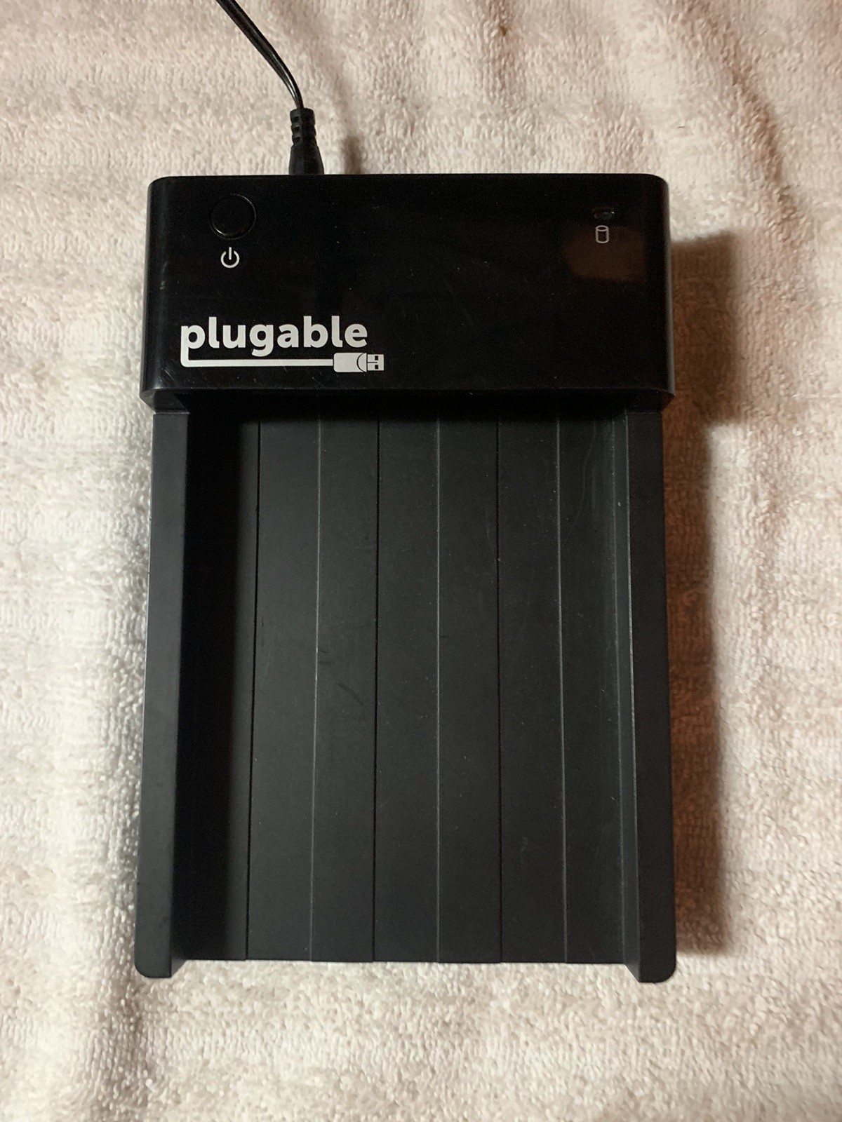 The Plugable USB3-SATA-UASP1  USB 3.0 3.5”/2.5” SATA HDD Docking Station