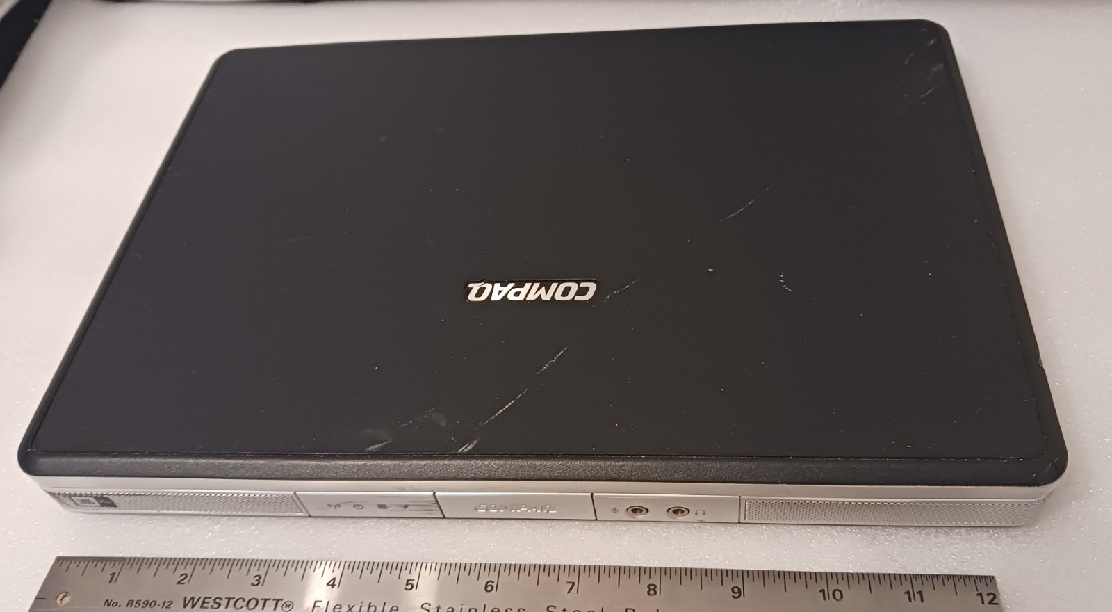 Compaq Presario V2000  Presario Laptop V2000 PX333UA# ABA Windows XP AS-IS