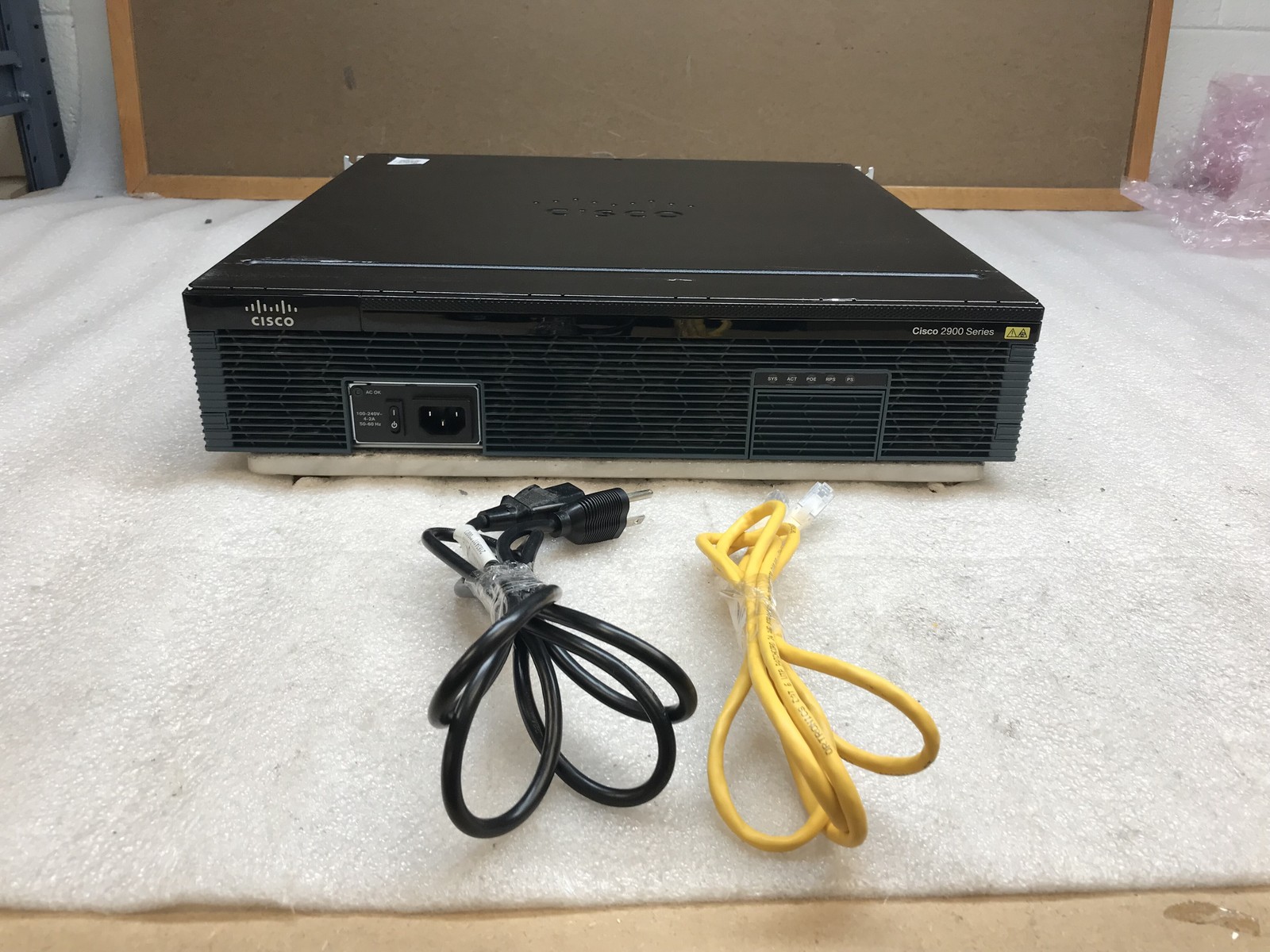 Cisco 2951/K9 V06 ISR Router UCK9 PVDM3-96 4FXO 8FXS T1/E1 RACK EARS