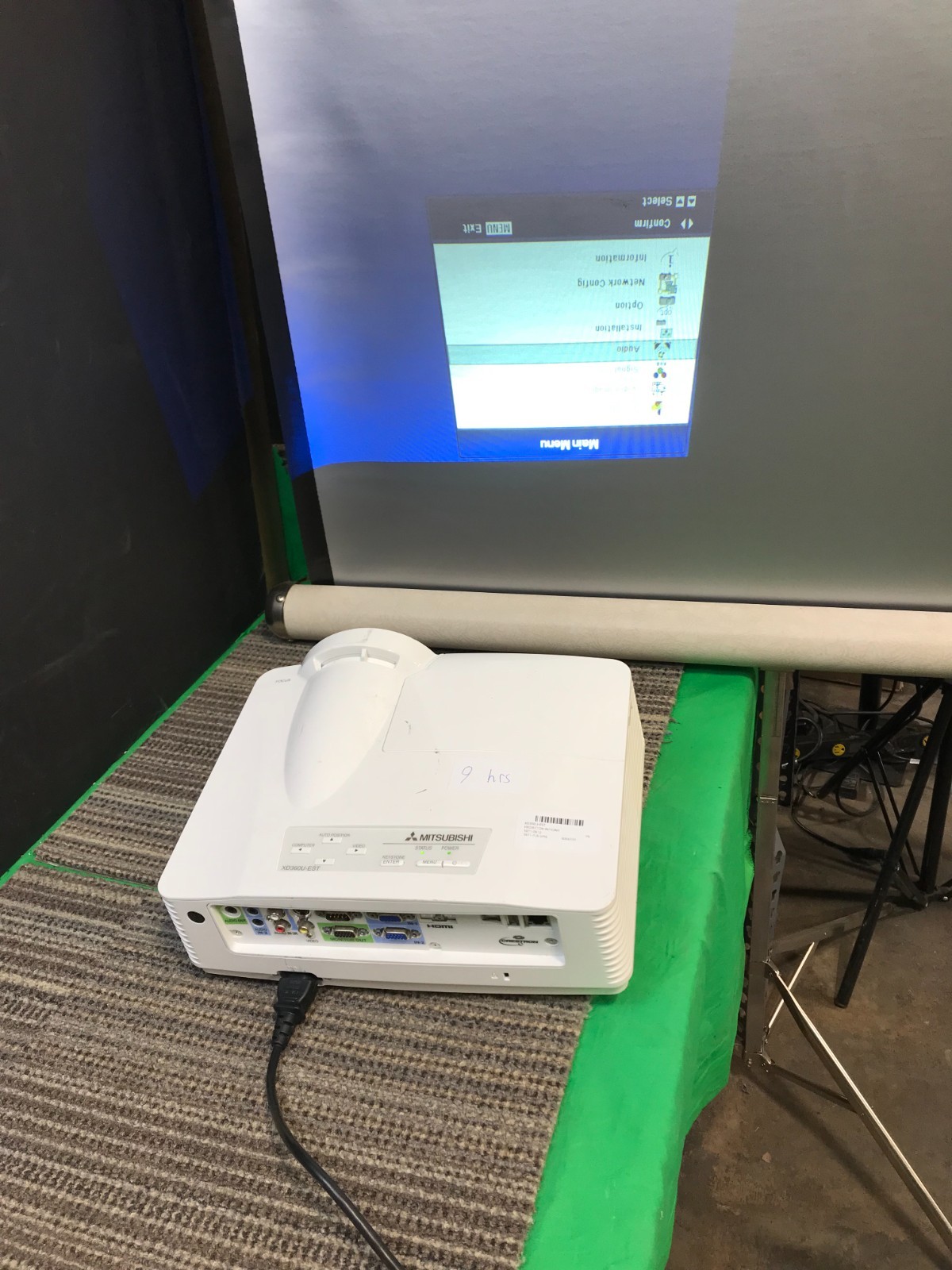 Mitsubishi XD 360EST DLP Projector 3500 Lumens Home Theater 3D Ready /9LAMP HRS.