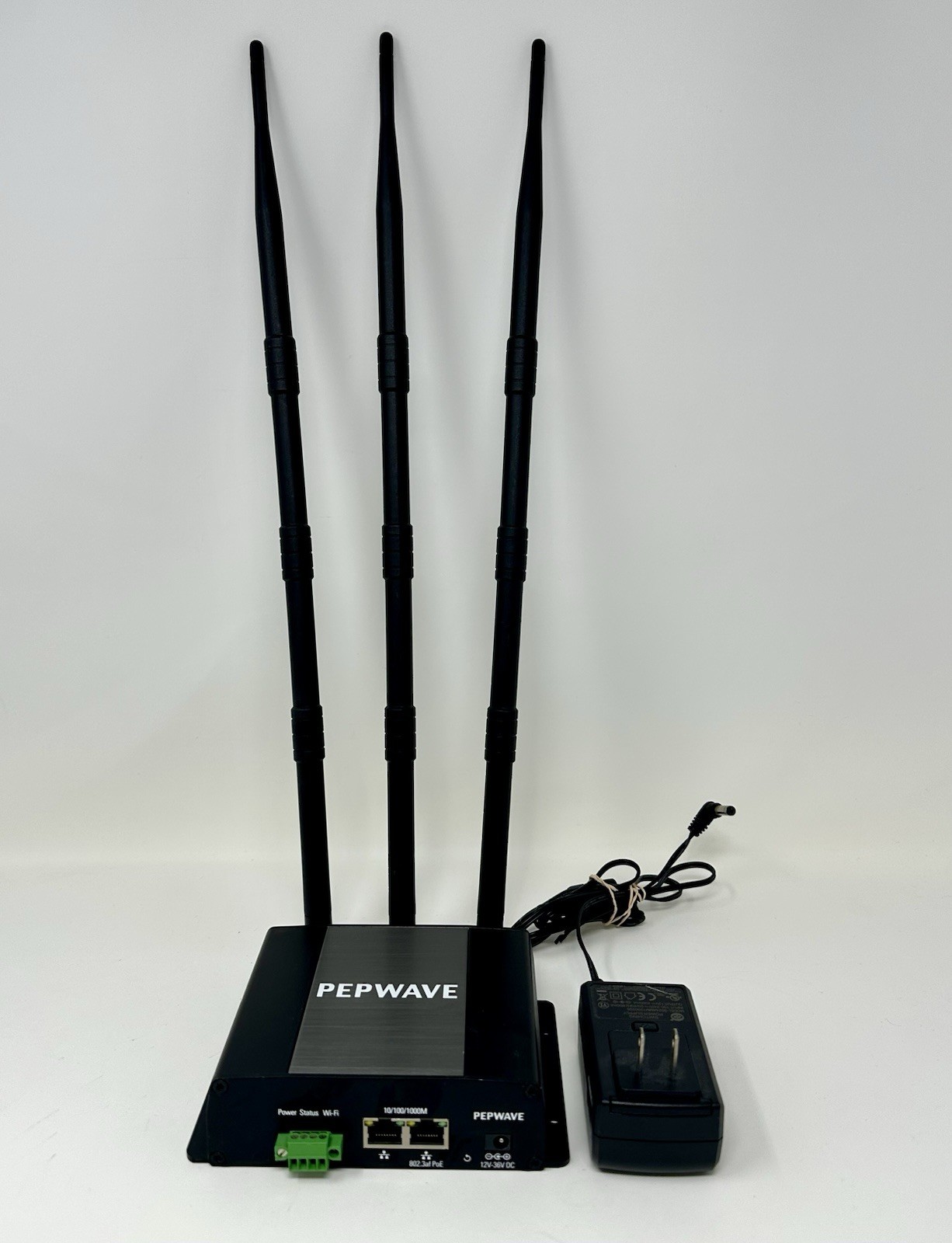 Peplink AP One Rugged APO-RUG With Antennas Black
