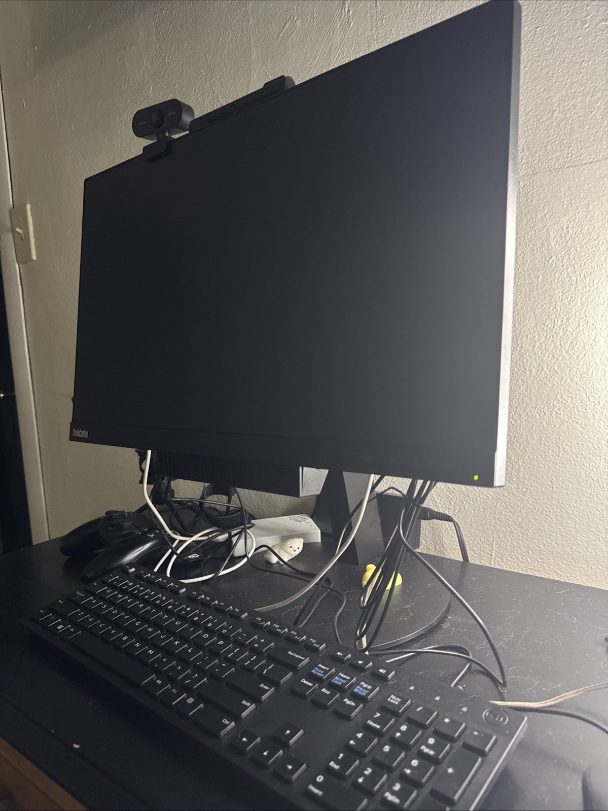 Lenovo TIO22 Gen3 All-in-One Workstation PC with M715q Tiny