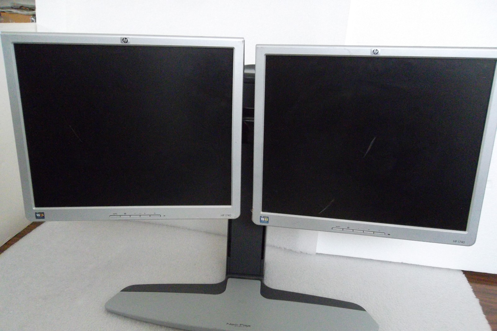 HP L1740 17" Dual Monitor w/2-USB Port Ergotron Neo-Flex Stand VGA DVI-D PL766A