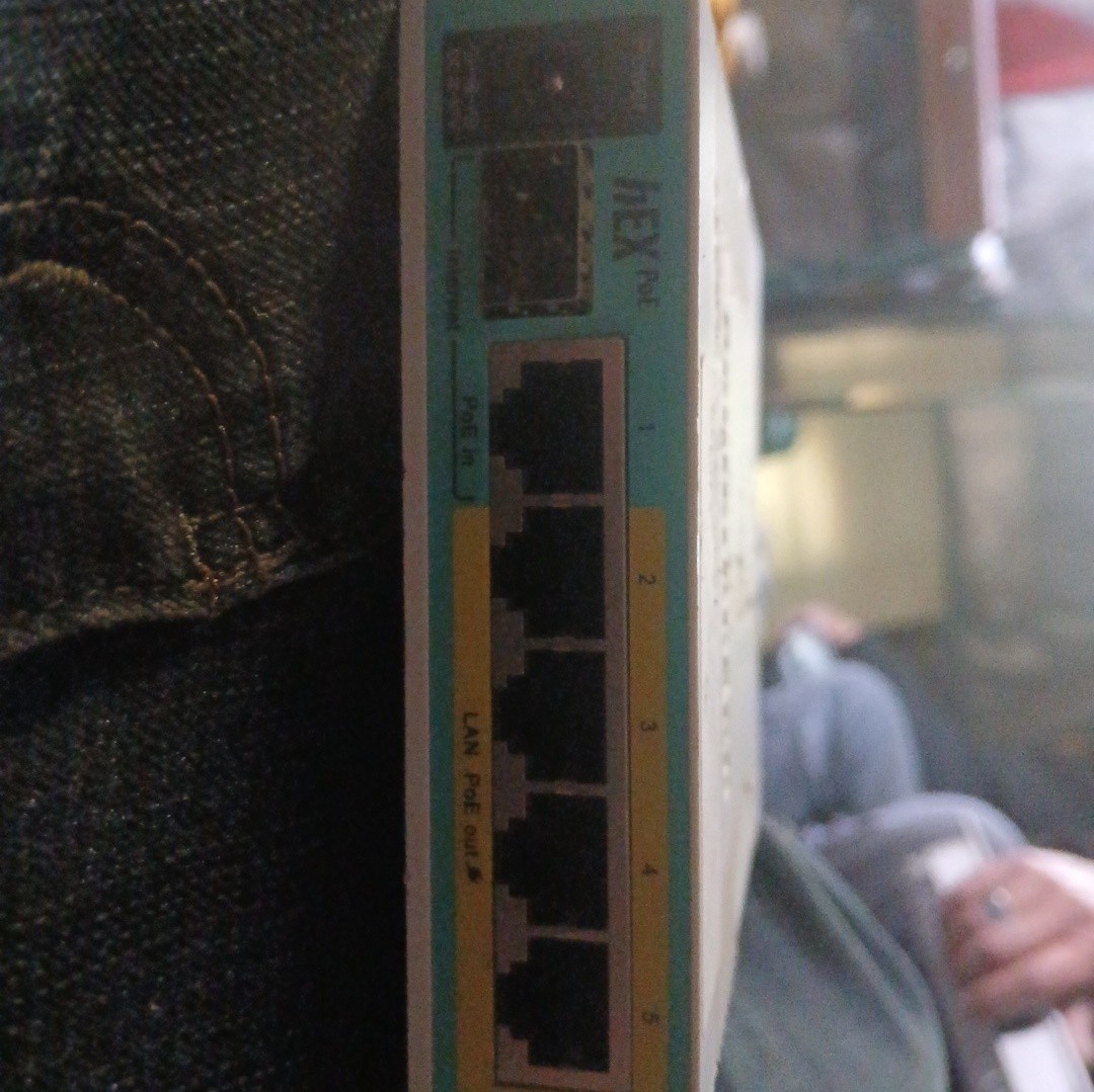 MikroTik RouterBoard Hex Poe 5 Port Gigabit Ethernet Router - RB960PGS