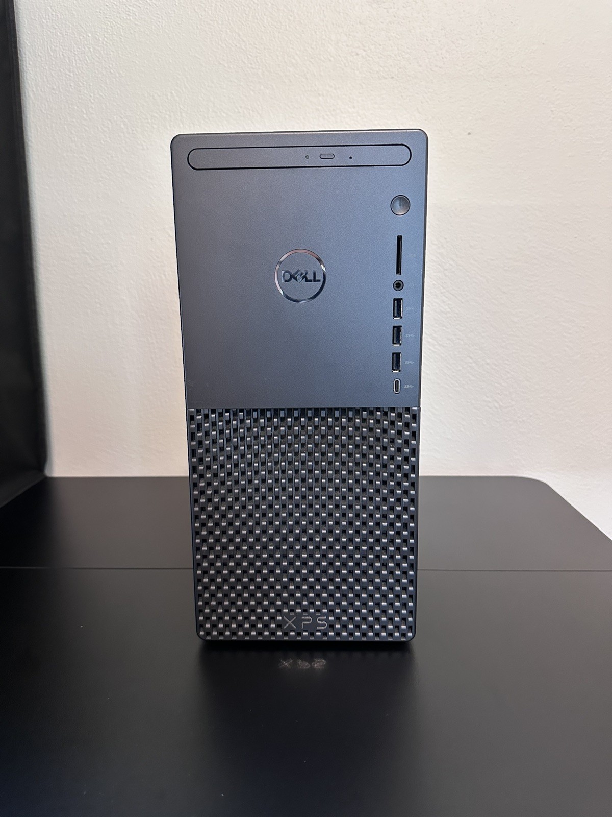 Dell XPS 8940 Desktop- 256GB SSD, 16GB RAM, i7-10700 CPU, Windows 11 Pro