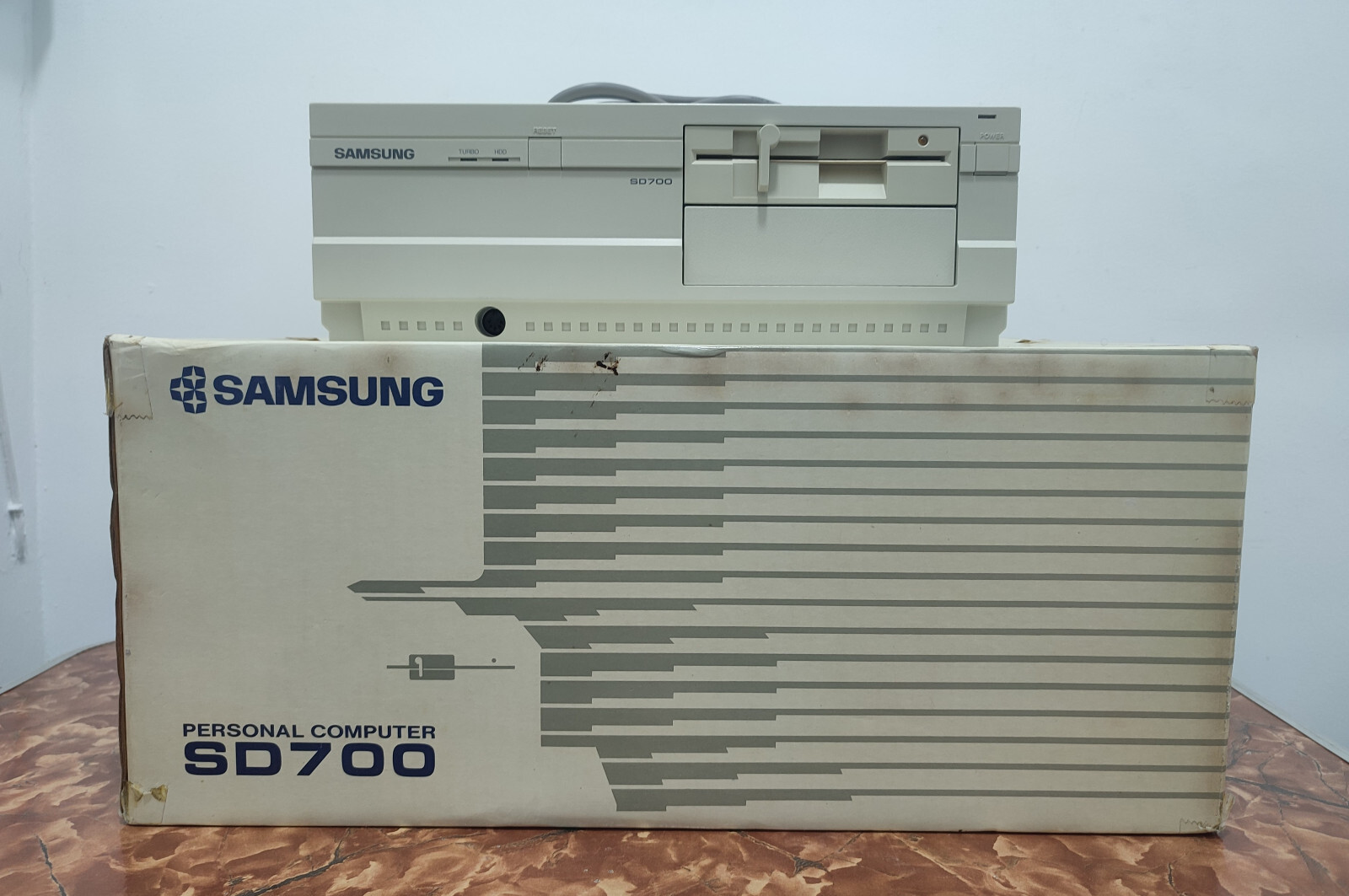 Samsung Vintage Desktop computer PC Model SD-700