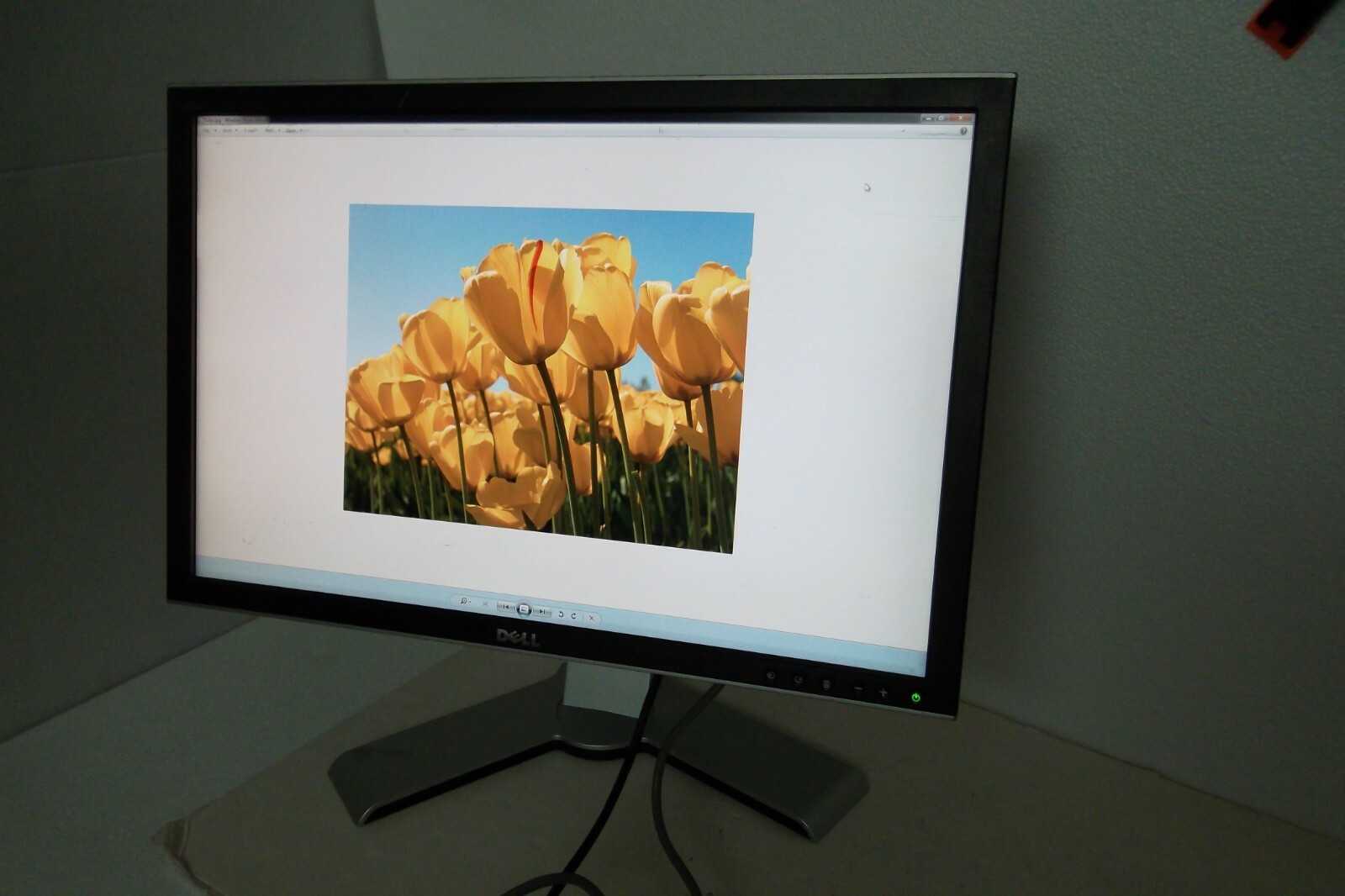Dell 2408WFP 24" UltraSharp LCD Monitor w/4-Port USB HDMI VGA DVI 2408WFPb G283H