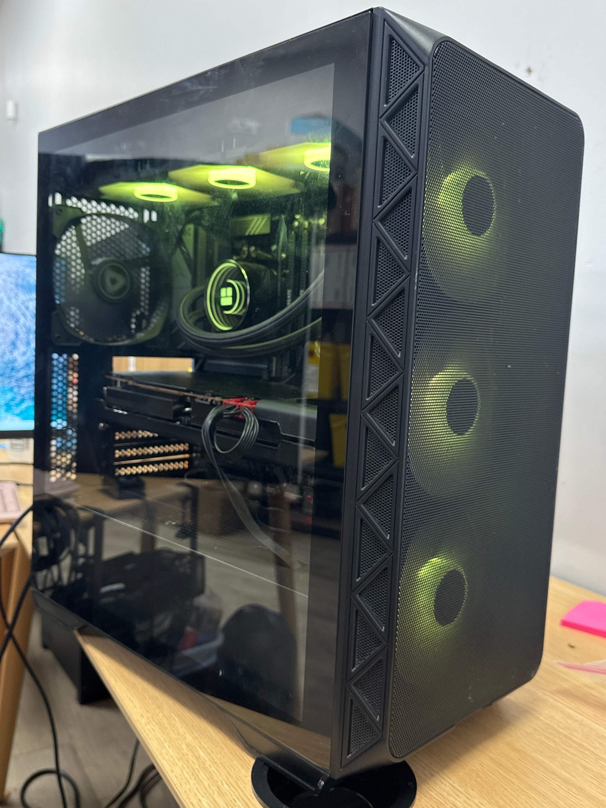 Custom Gaming PC Ryzen 5 7600X 32GB RAM 1TB SSD 1TB HDD RX 6800 Black - Used