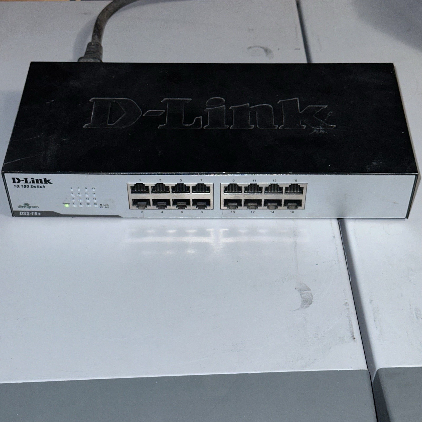 D-Link Green DSS-16+ 16-Port 10/100 Unmanaged Ethernet Switch with Power Cord