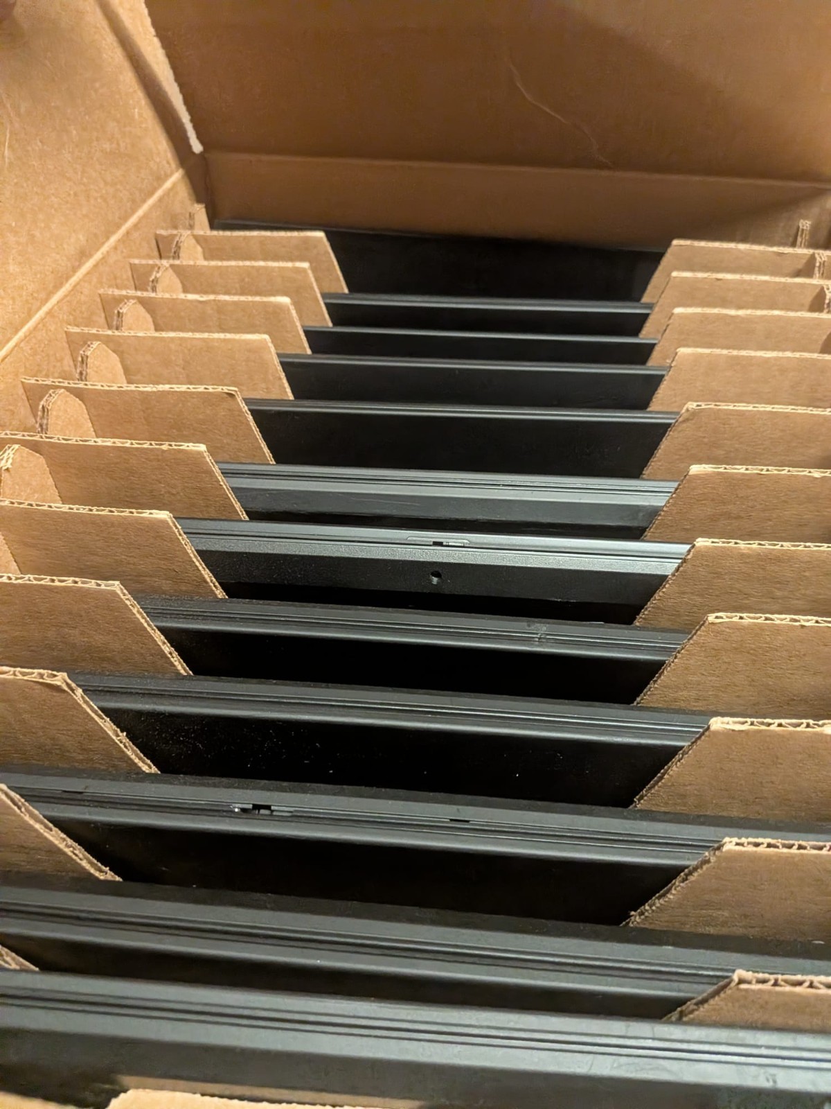 MIX LOT OF 197 LAPTOPS MIX OF ELITEBOOK 840 G2 / MACBOOKS/ PROBOOKS