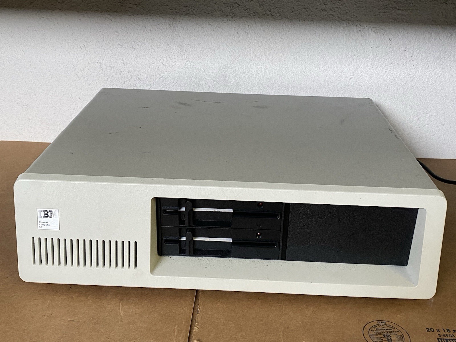 Vintage Genuine IBM 5160 XT Personal Computer