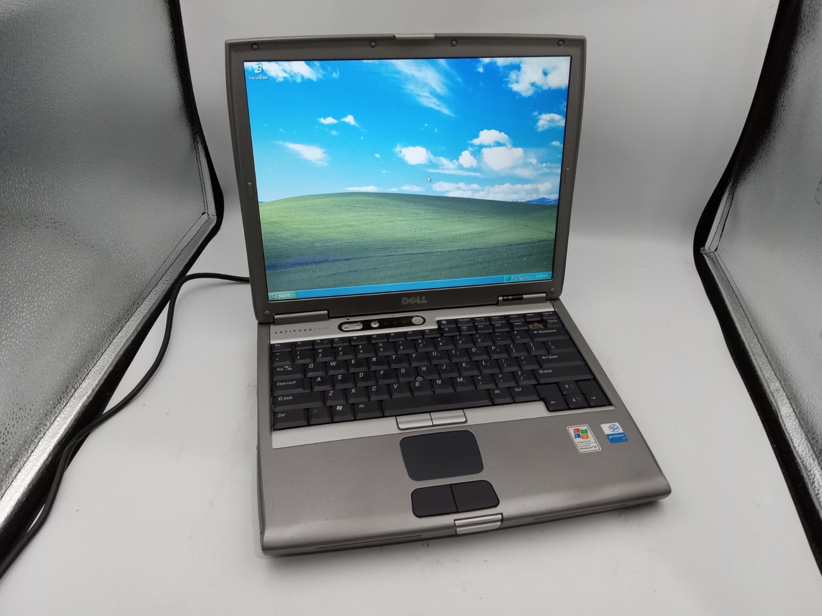 Dell Latitude D600 Laptop Intel Pentium M 2GB RAM 60GB HDD XP RS232 - READ -RR