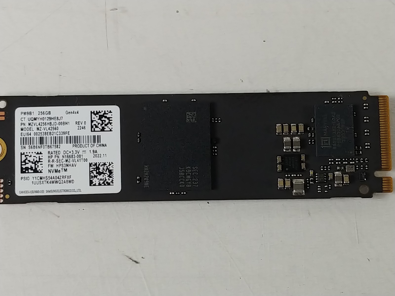 Samsung PM9B1 MZVL42560 256 GB PCIe Gen4 80mm Solid State Drive