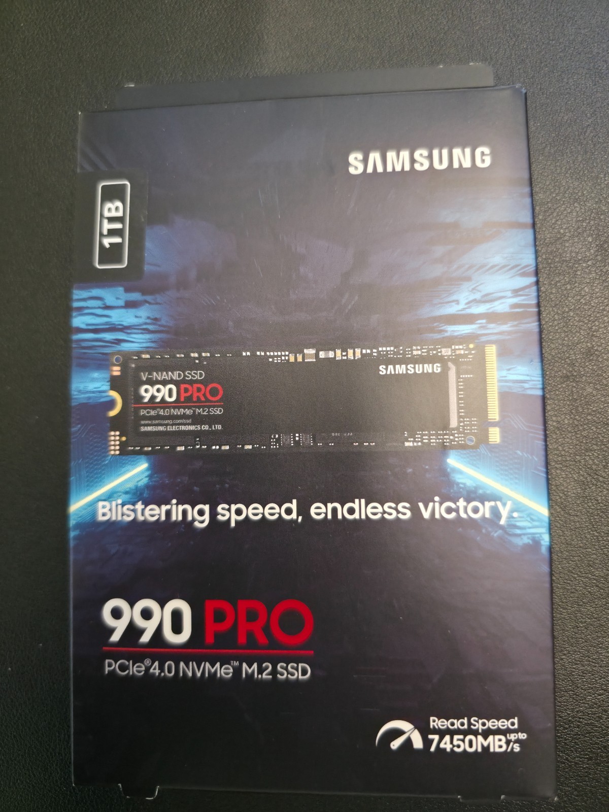 Samsung - 990 PRO 1TB Internal SSD PCle Gen 4x4 NVMe (MZ-V9P1T0B/AM)