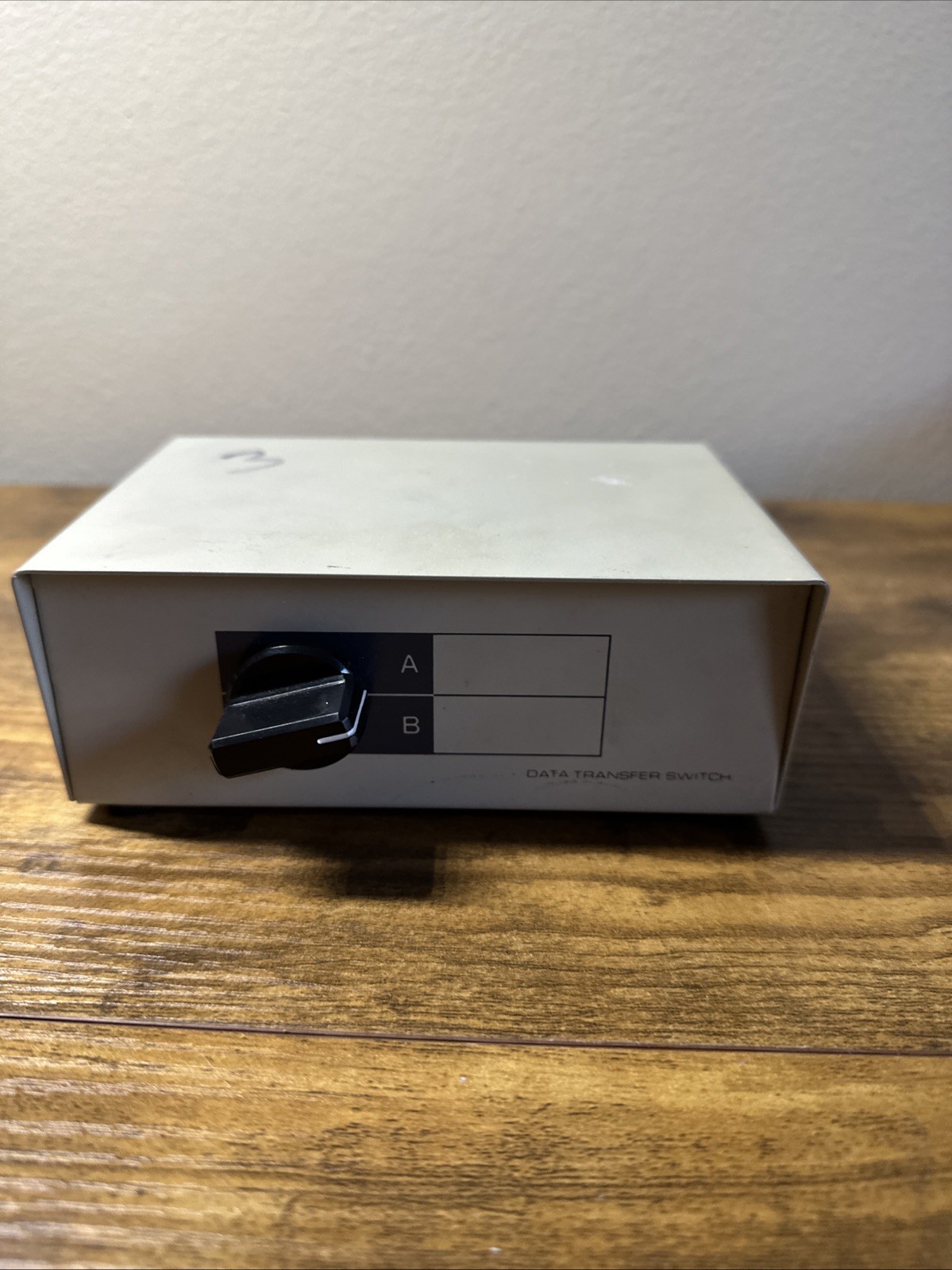 Kentek DB9 Female 2 Way Manual Data Switch Box RS-232 D-Sub 9Pin I/O Rotary Dail