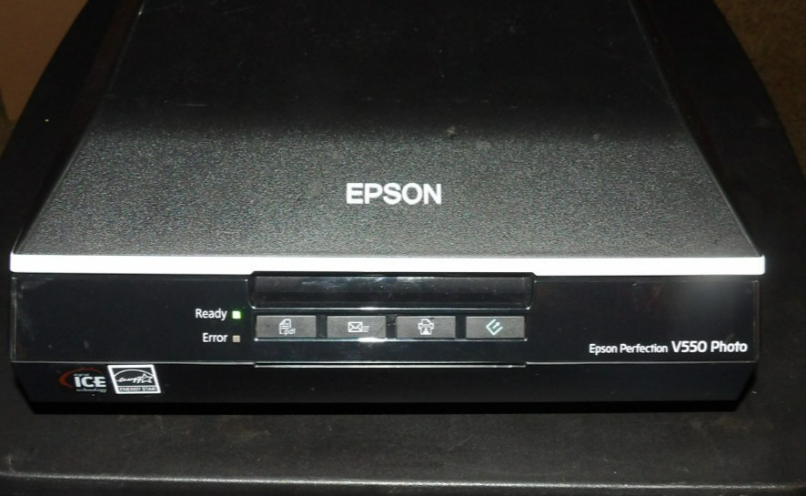 EPSON Perfection V550 Photo Scanner Model J252B w/Power Cord POWERS ON Untested
