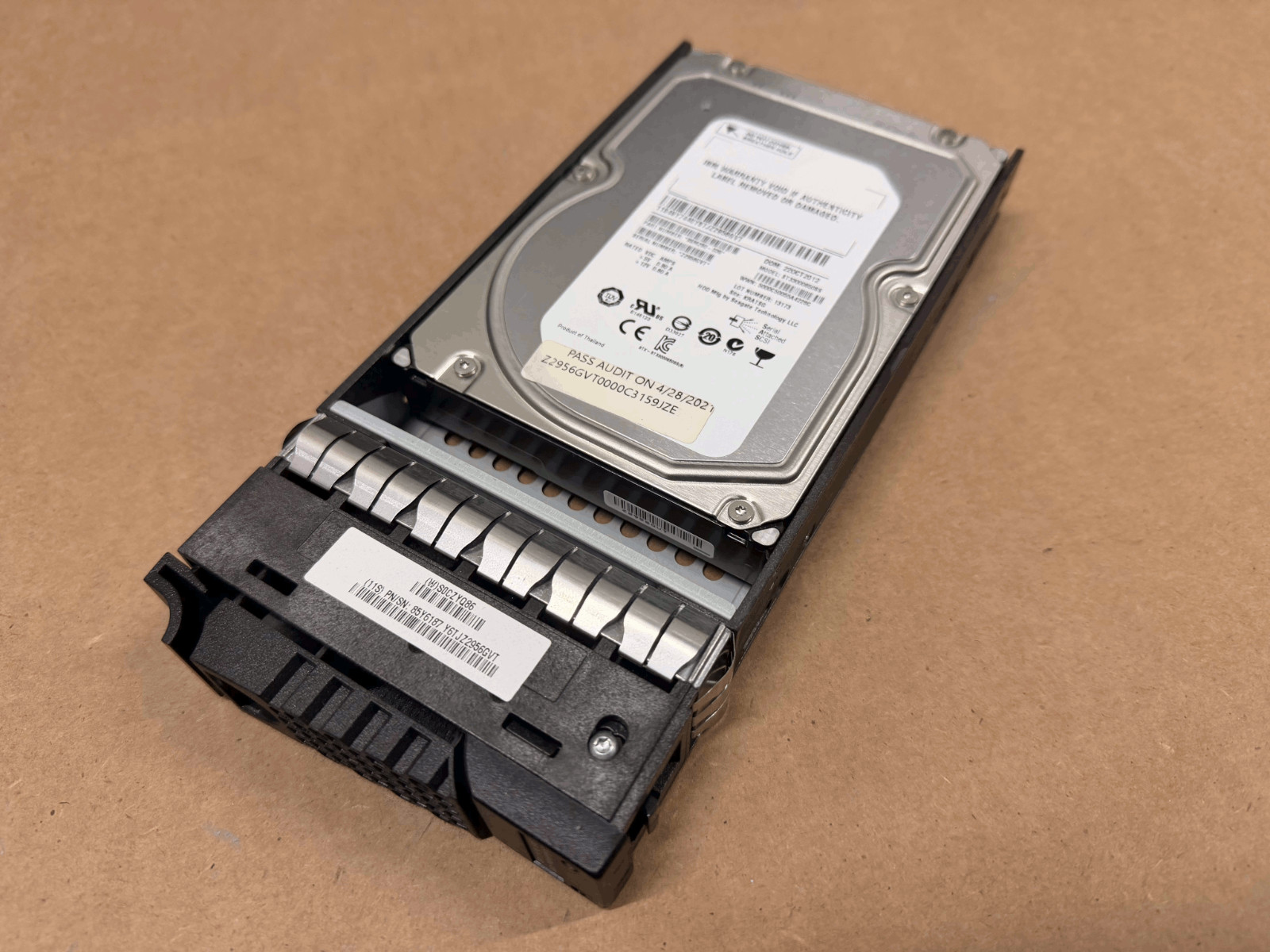 IBM 3TB 7.2K SAS NL 3.5" Hard Disk Drive w/Tray for V7000 - 85Y6187
