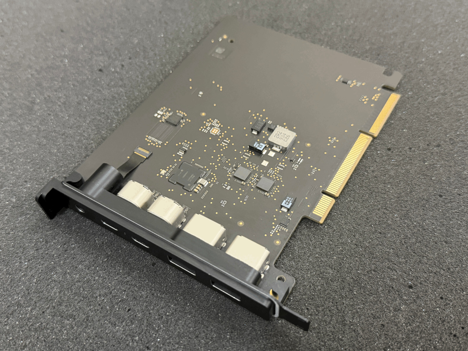 Apple i/o USB Thunderbolt Board / Card for 2019 Mac Pro - 923-03330  820-01228-A