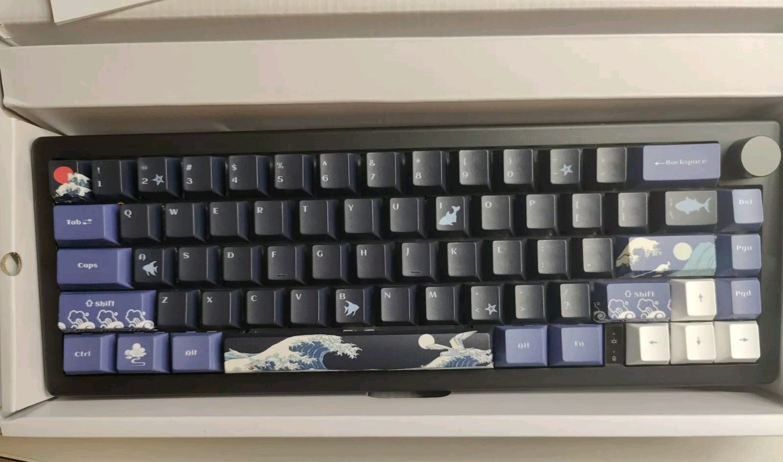 Customized BOYI GMK67 65% Keyboard  BLE/2.4G/Type-C, Coral Caps, Knob