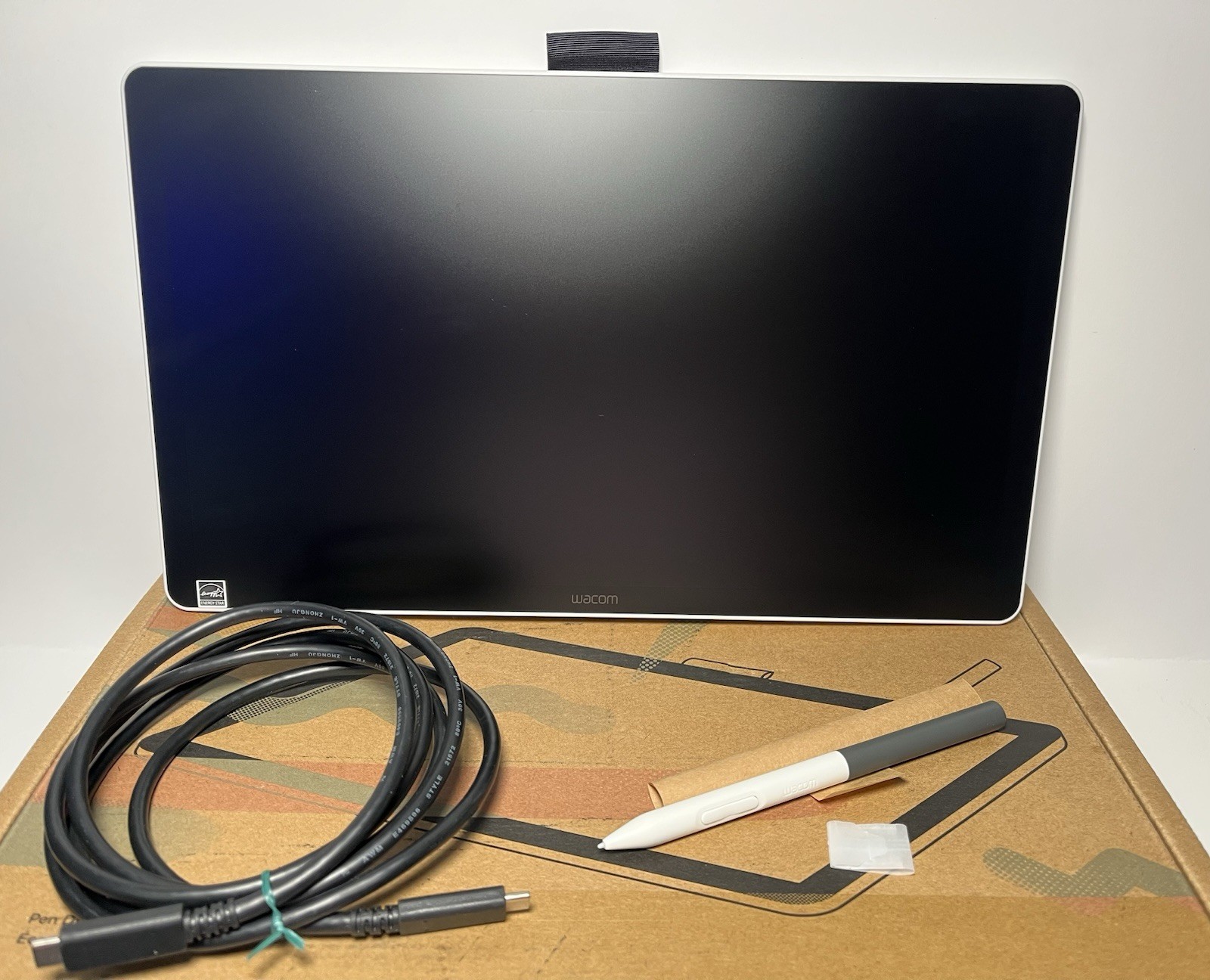Wacom One 14 Pen Display Tablet DTC141W0