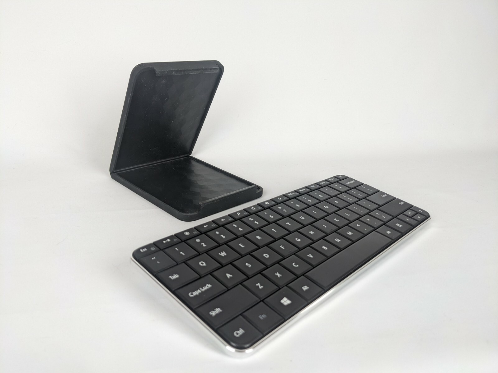 Microsoft KT-1120 Wedge Mobile Keyboard with Cover / Stand. Includes batteries.