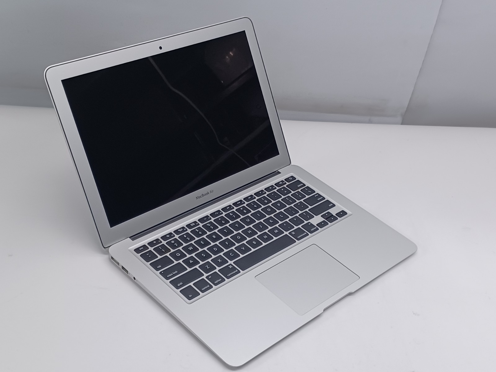 Apple Macbook Air 4GB RAM 121GB SSD i5-5250U Early 2015 A1466 Refurbished