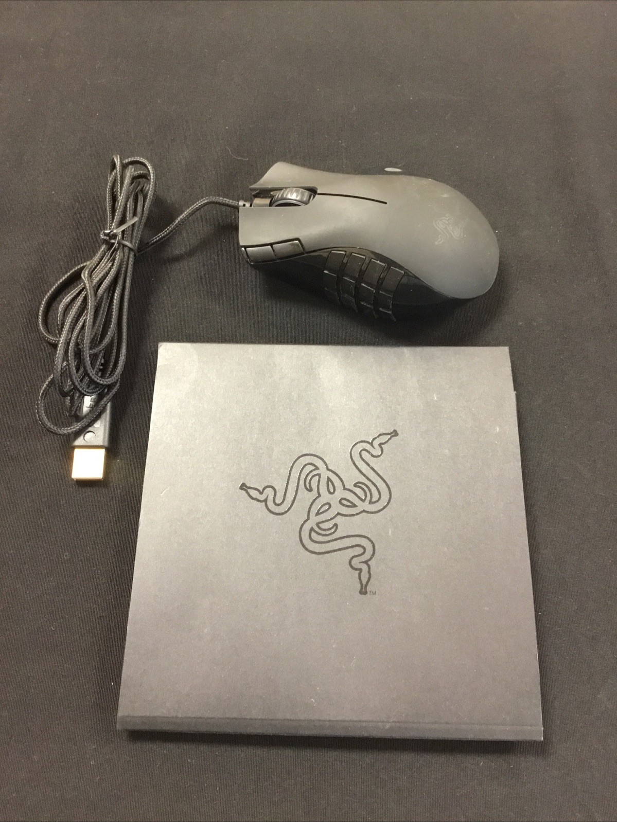 Razer Naga MMOG Gaming Mouse Model NO. RZ01-0028 Blue Light *TESTED/WORKING*