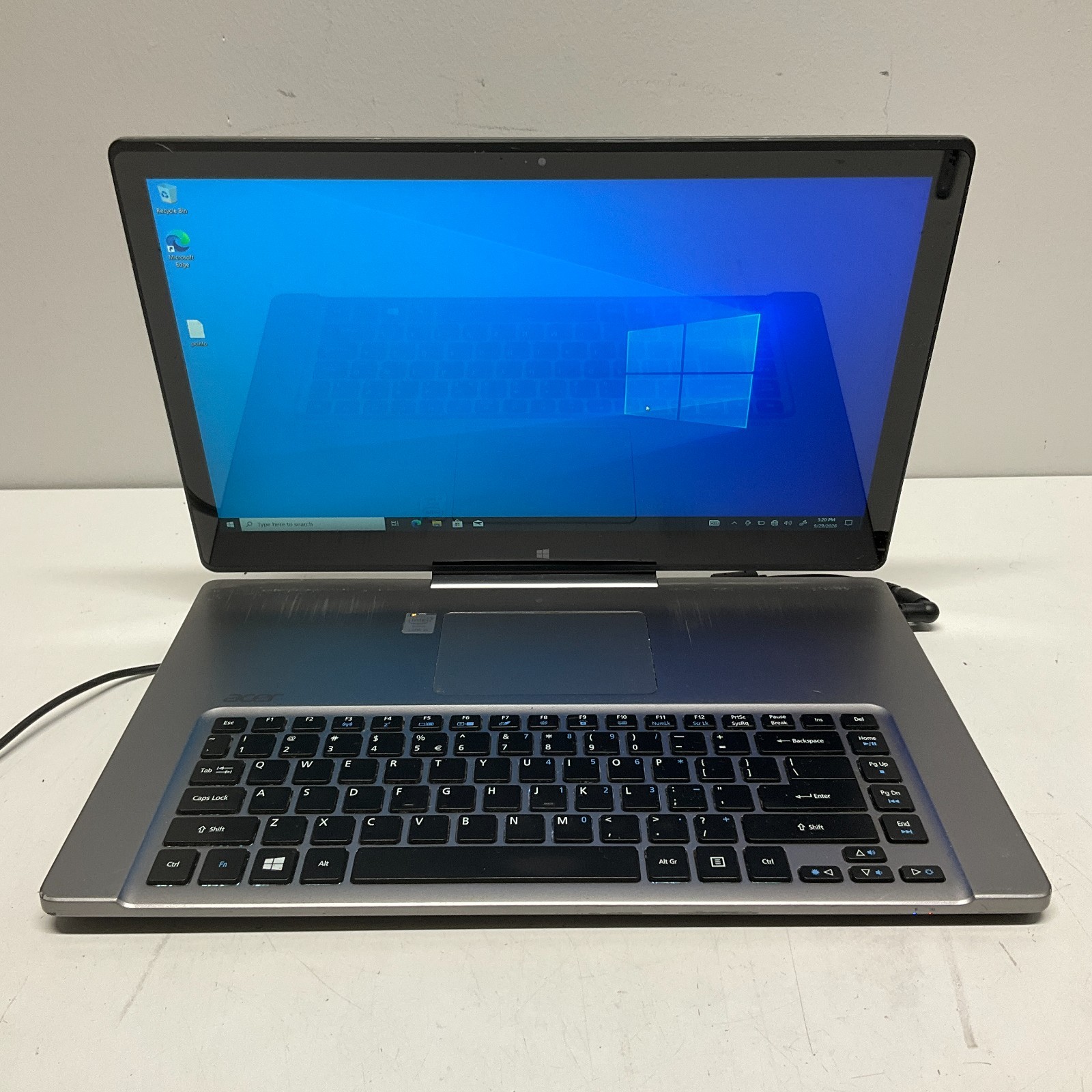Acer Aspire R7-572 Laptop 15.5" Touch i5 4200U 1.6GHz 8GB 1TB HDD Windows 10 Pro