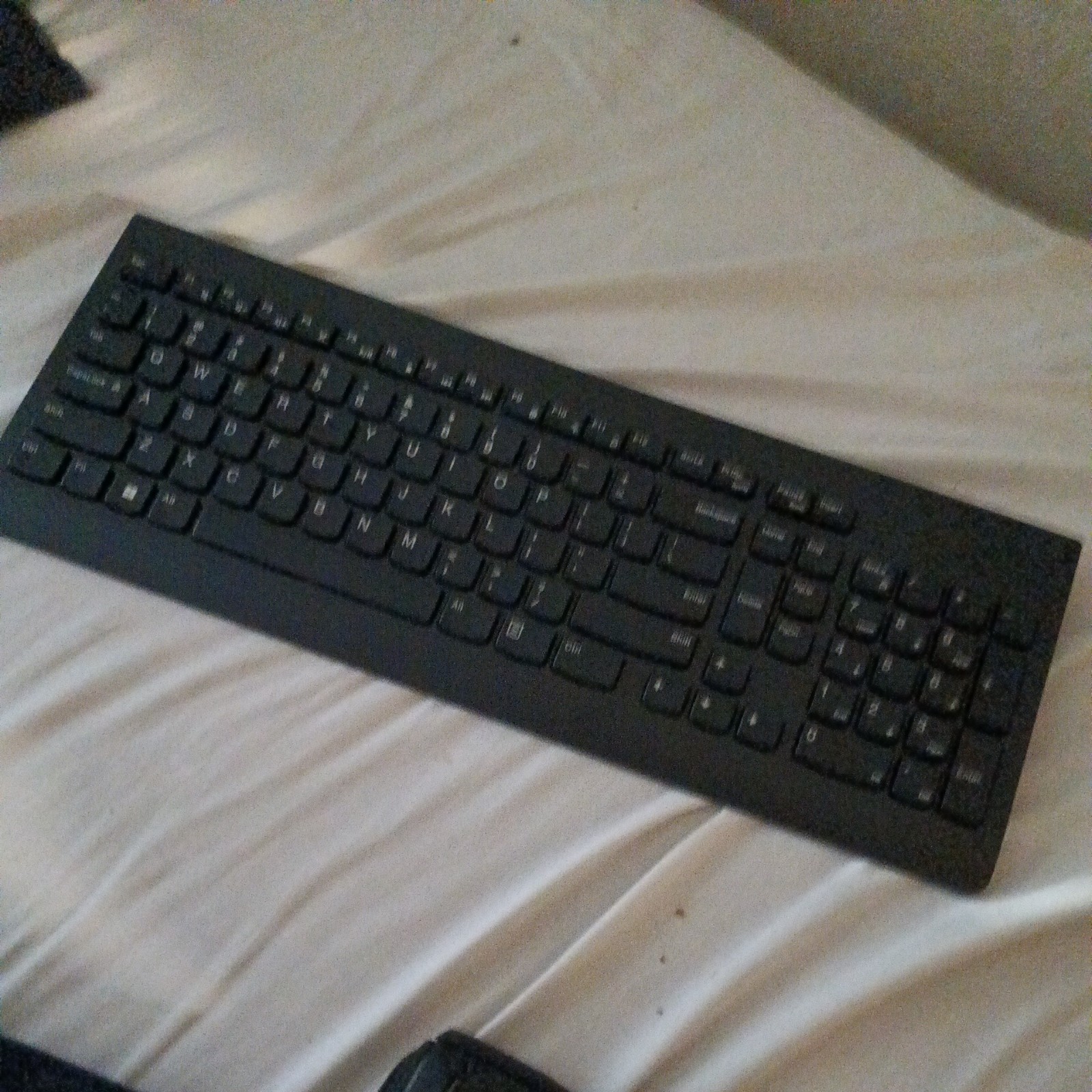 Lenovo   Essential Wireless Keyboard and Mouse Combo