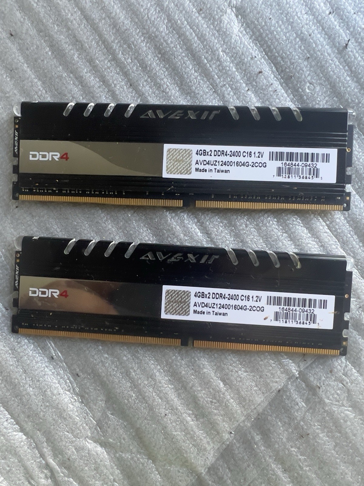 Avexir Core Series 8GB (2x4GB) DDR4 2400MHz Desktop RAM AVD4UZ124001604G-2COG