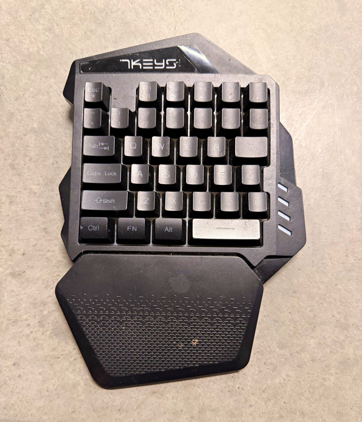 7KEYS G60 Wireless One-Handed Gaming Keypad USB-C Built-In Battery Black
