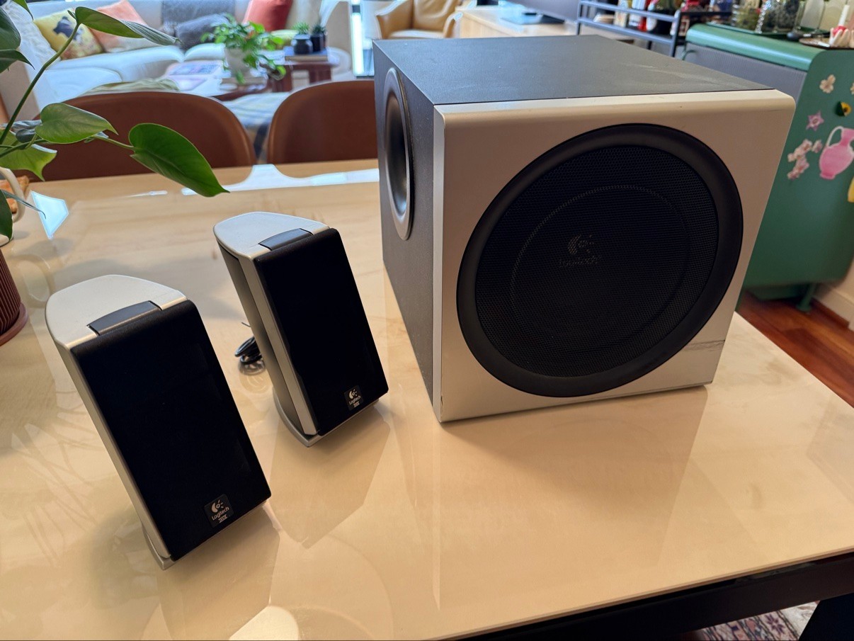 Logitech Z-2300 THX 2.1 Speaker System, Subwoofer — Complete, Tested & Working