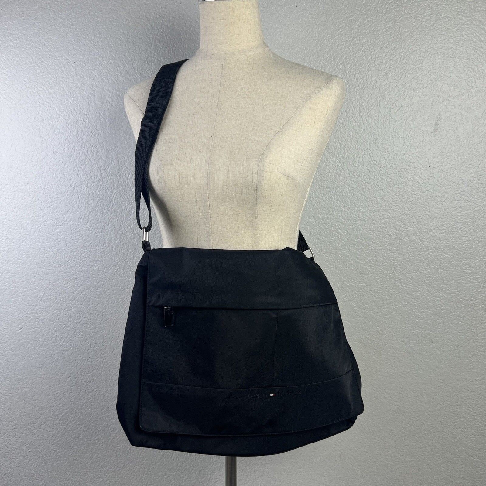 Tommy Hilfiger Nylon Black Laptop Shoulder Bag