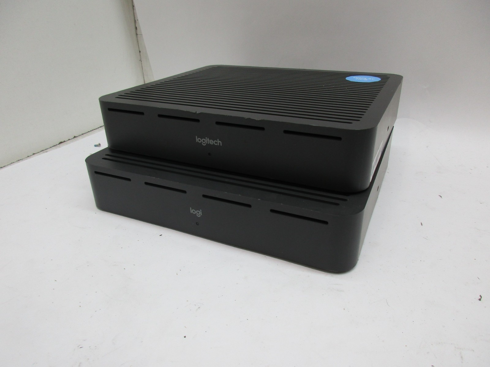 LOT-2 LOGITECH RALLY DISPLAY HUB V-R0009 839-000539 *PWR ON* T5-B16