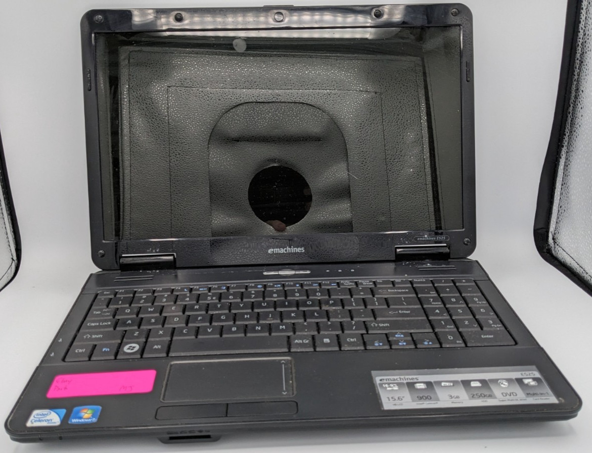Emachines E525 Laptop 15.6" Intel Celeron 4gb DDR3 FOR PARTS DOES NOT BOOT