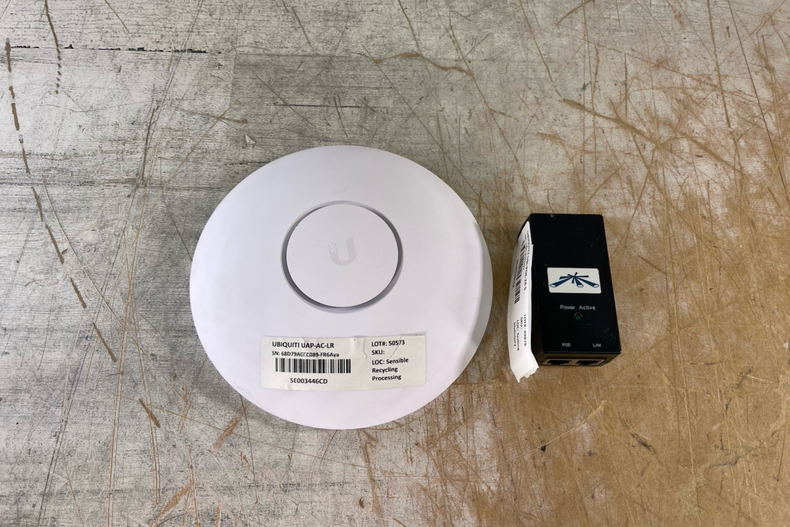 UBIQUITI UNIFI UAP- AC-LR LONG RANGE WIRELESS ACCESS POINT W/POE ADAPTER