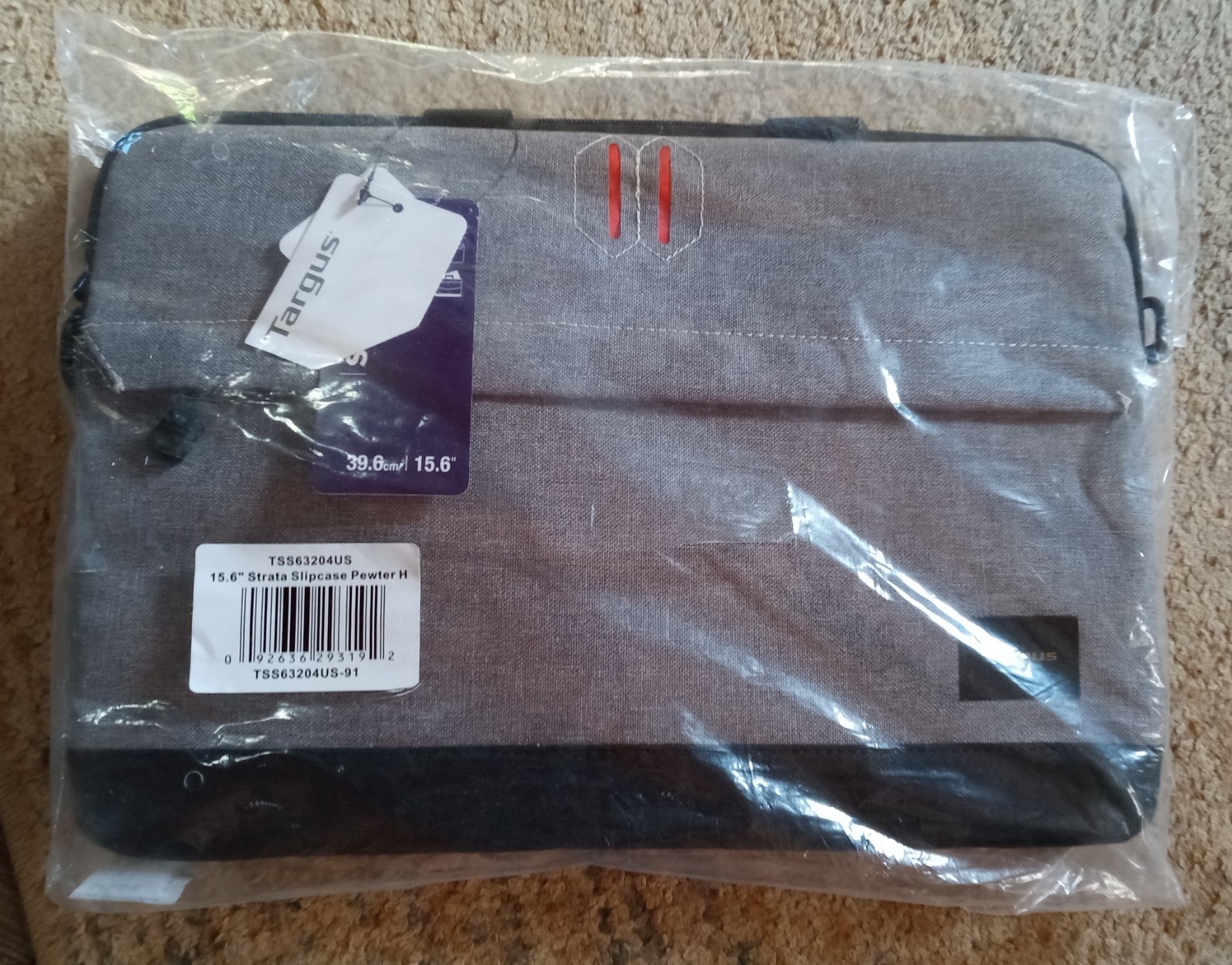 Brand New Targus 15.6" (39.6 cm) Strata Slipcase TSS63204US, Pewter H