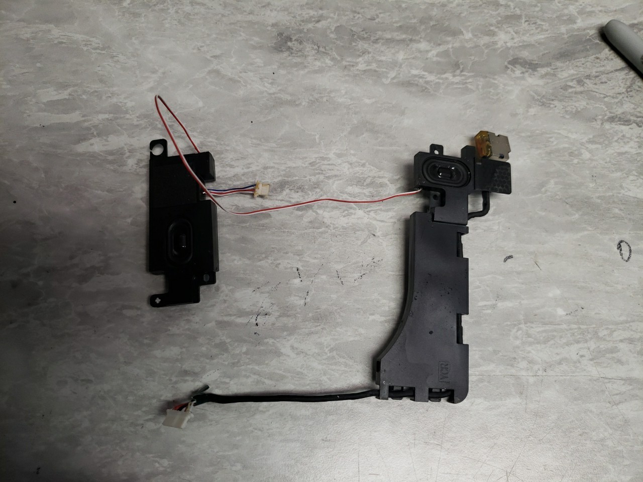 OEM HP 15-DW SPS-L52040-001 Left and Right Speaker with power jack 