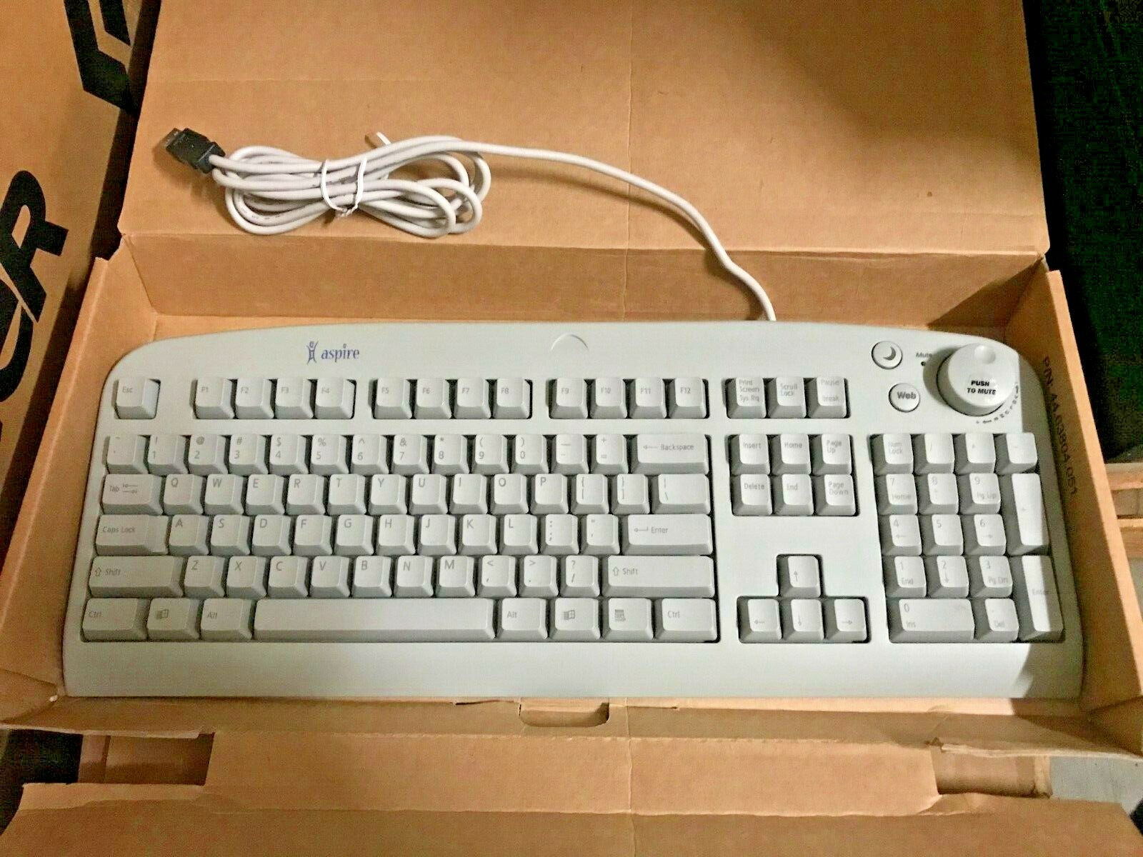 RARE NEW VINTAGE ACER ASPIRE 6511-HA WINDOWS MULTIMEDIA BEIGE USB KEYBOARD DS