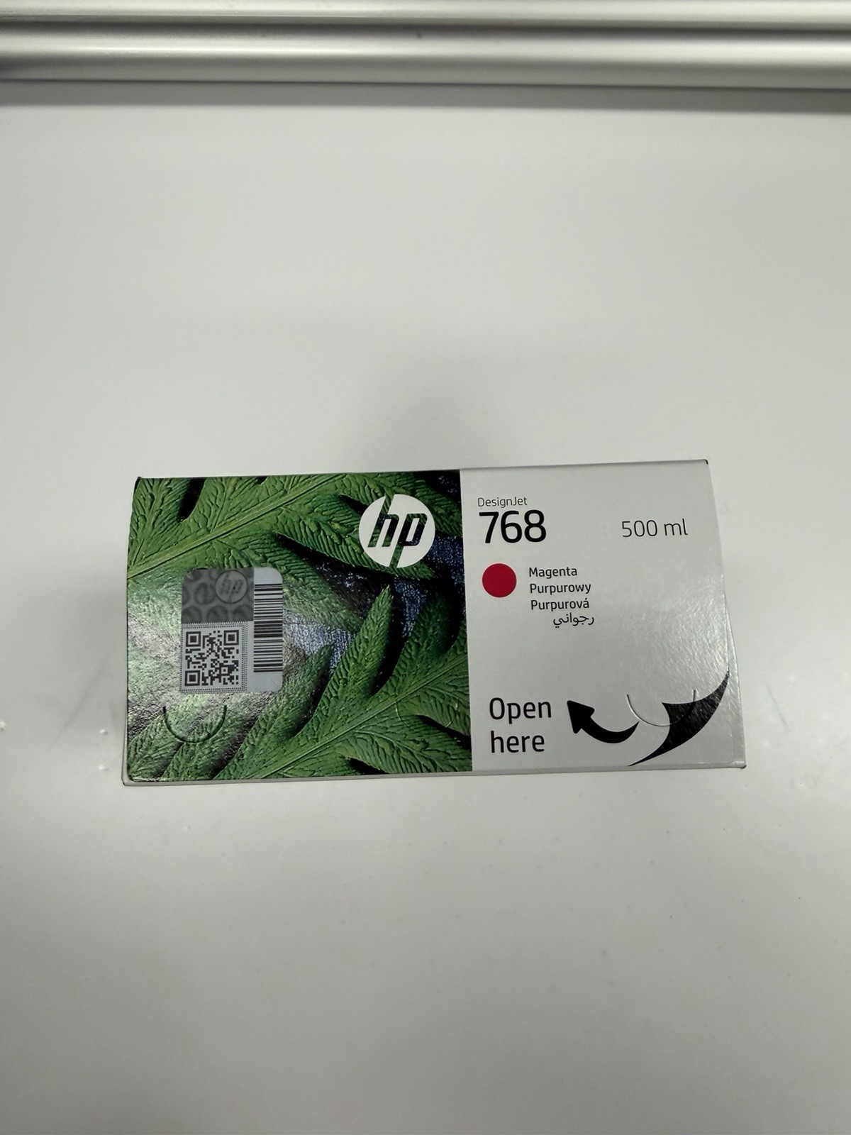 Genuine HP DesignJet 768 Magenta ink cartridge, 500 mL capacity.