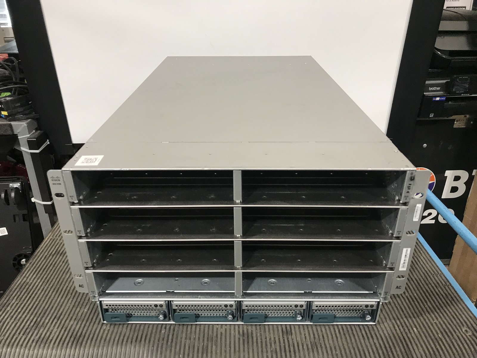 Cisco UCS 5108 Blade Server Chassis Enclosure N20-C6508 4x PSU 8x Fans 2x Fabric