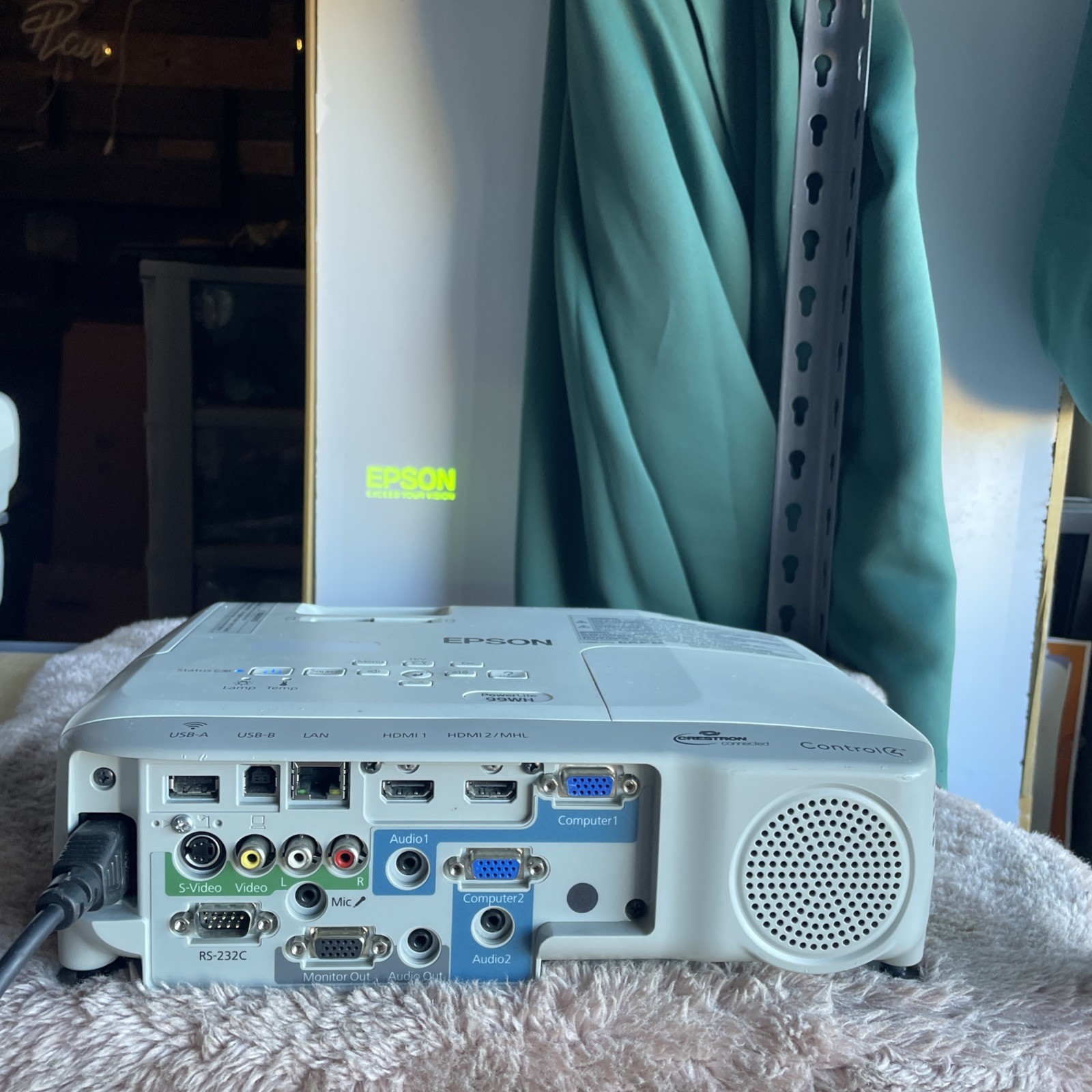 epson powerlite 99WH Projector Model H686A
